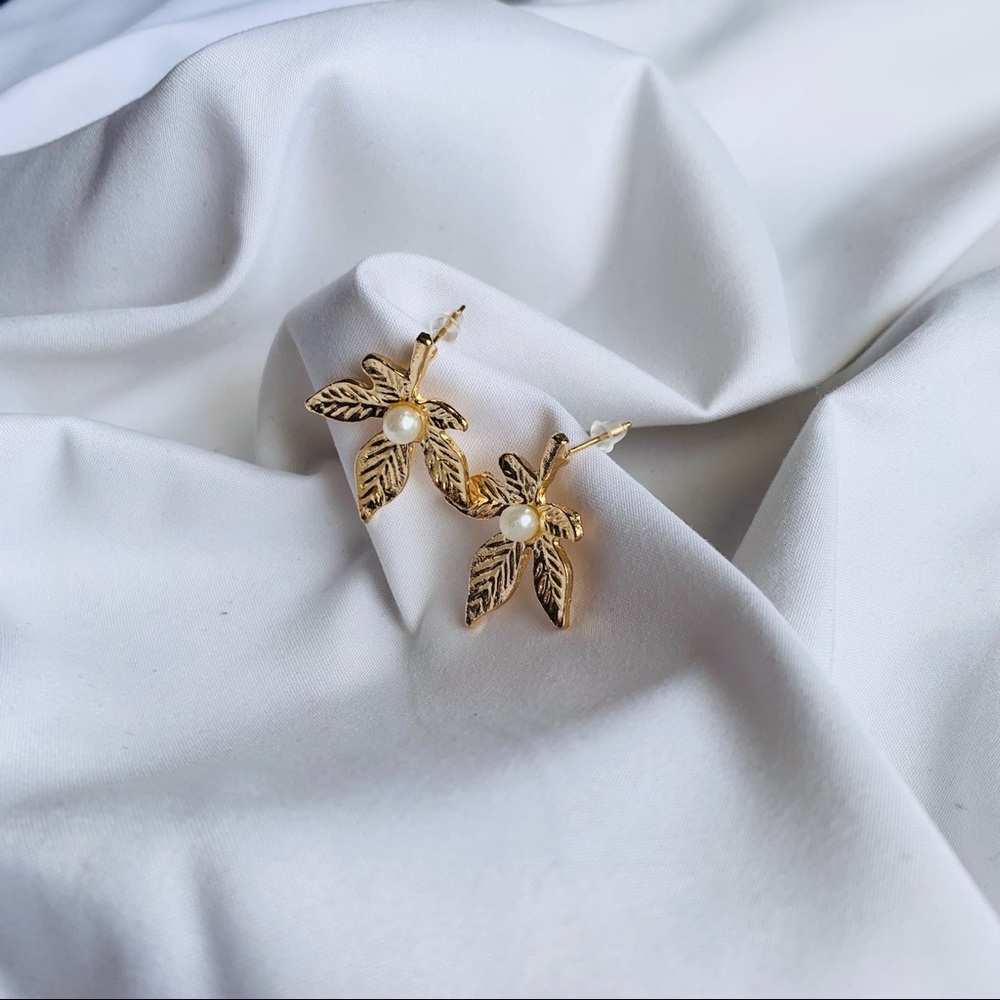 Faux Pearl Leaf Earrings